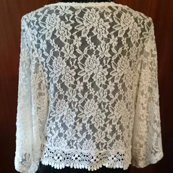 Lovely 153 Cream Lace Crop Top Size Medium - Picture 4 of 8